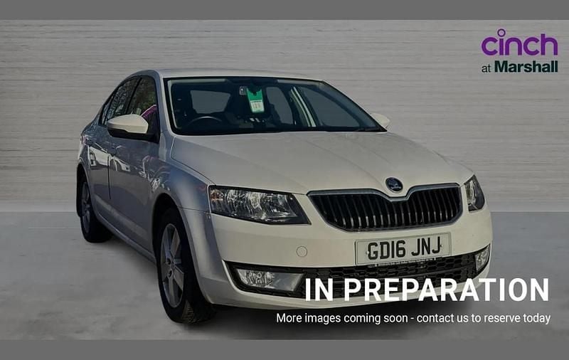 Used Skoda Octavia SE 147 HP (108 kW) 2016 White Hatchback
