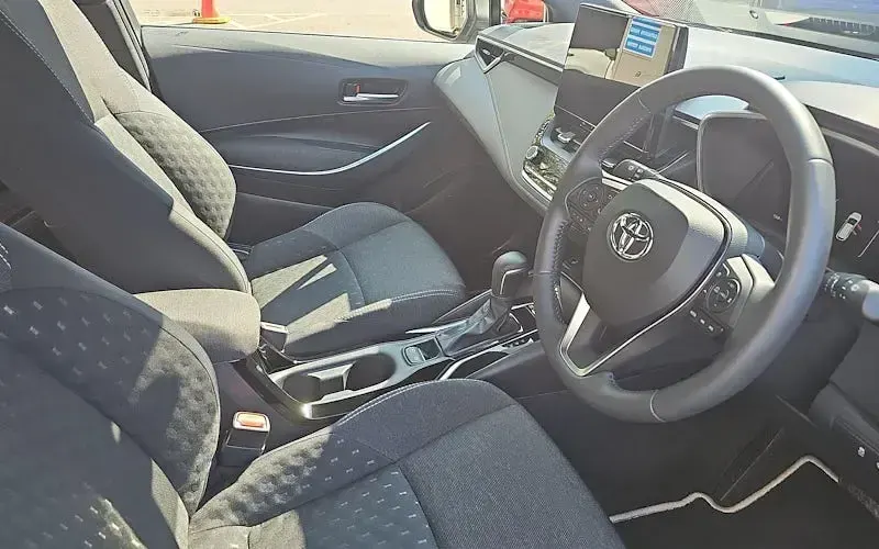 Used Toyota Corolla 140 HP (102 kW) 2025 Silver Estate