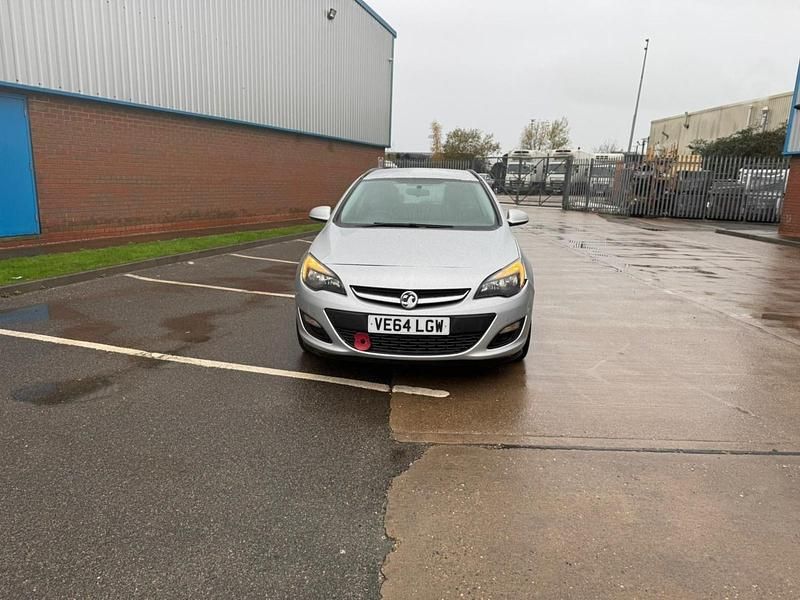 Used Vauxhall Astra Design Edition 2015 Silver Estate