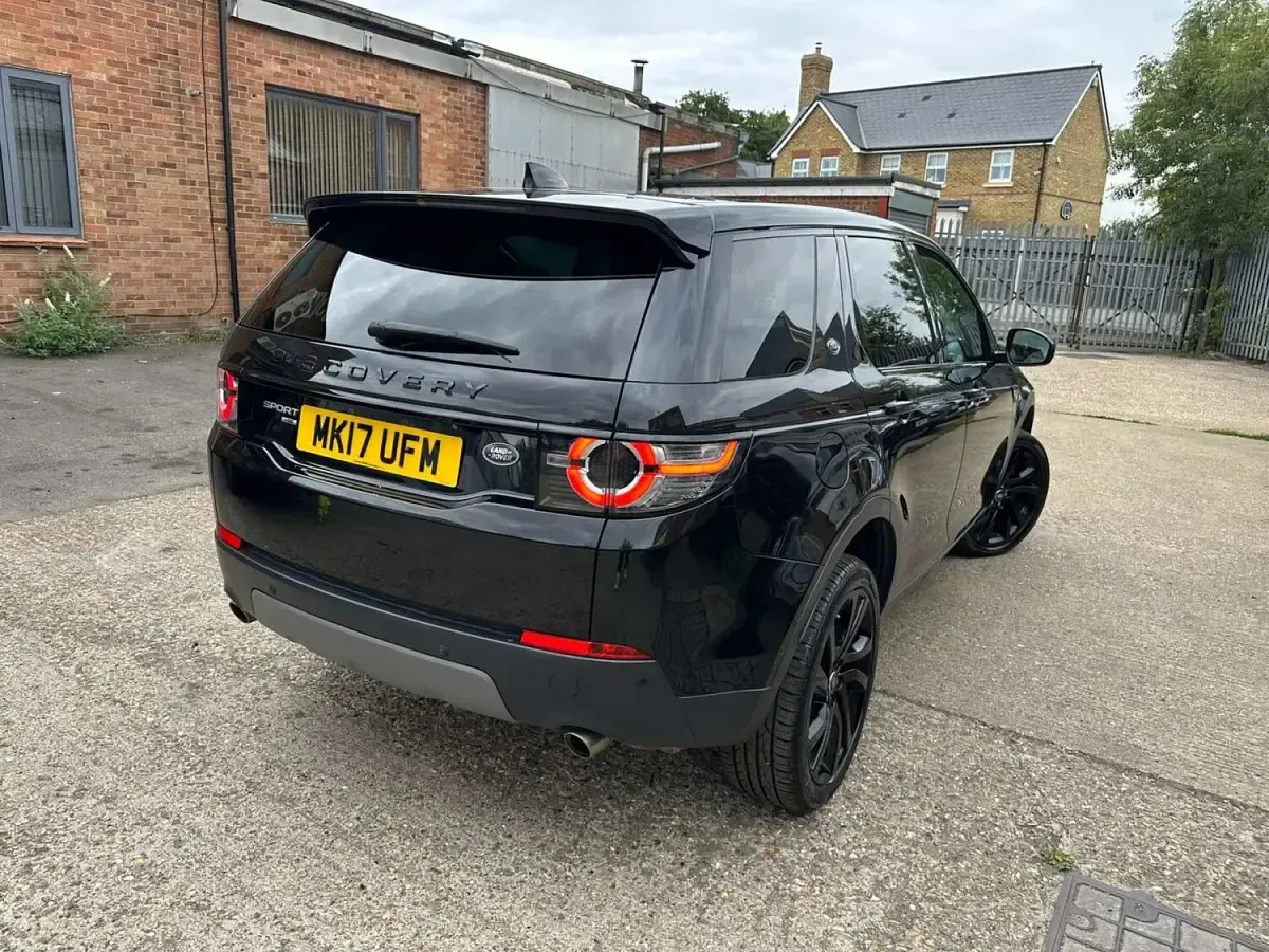 Used Land Rover Discovery Sport HSE 180 HP (132 kW) 2017 Black SUV