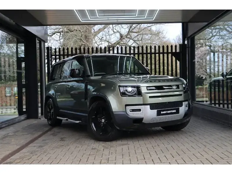 Usado Land Rover Defender First Edition 240 HP (176 kW) 2020 Verde SUV