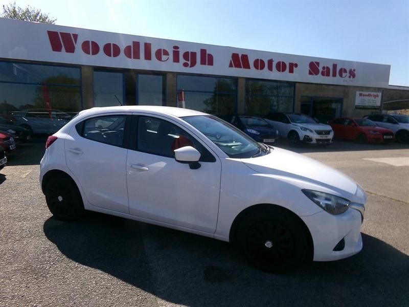 Używany Mazda 2 75 KM (55 kW) 2015 Biały Hatchback