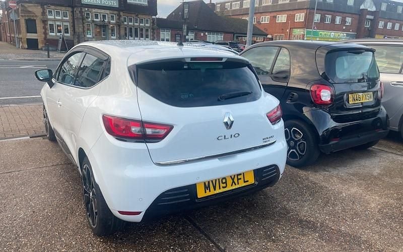 Used Renault Clio IV Iconic 90 HP (66 kW) 2019 White Hatchback