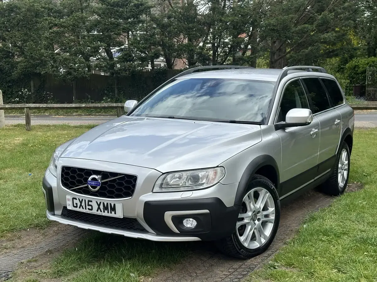 Used Volvo XC70 SE Lux 215 HP (158 kW) 2015 Silver Estate