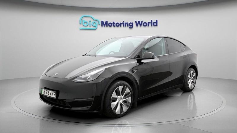 Begagnad Tesla Model Y Long Range AWD 378 kW (514 HK) 2020 Svart SUV