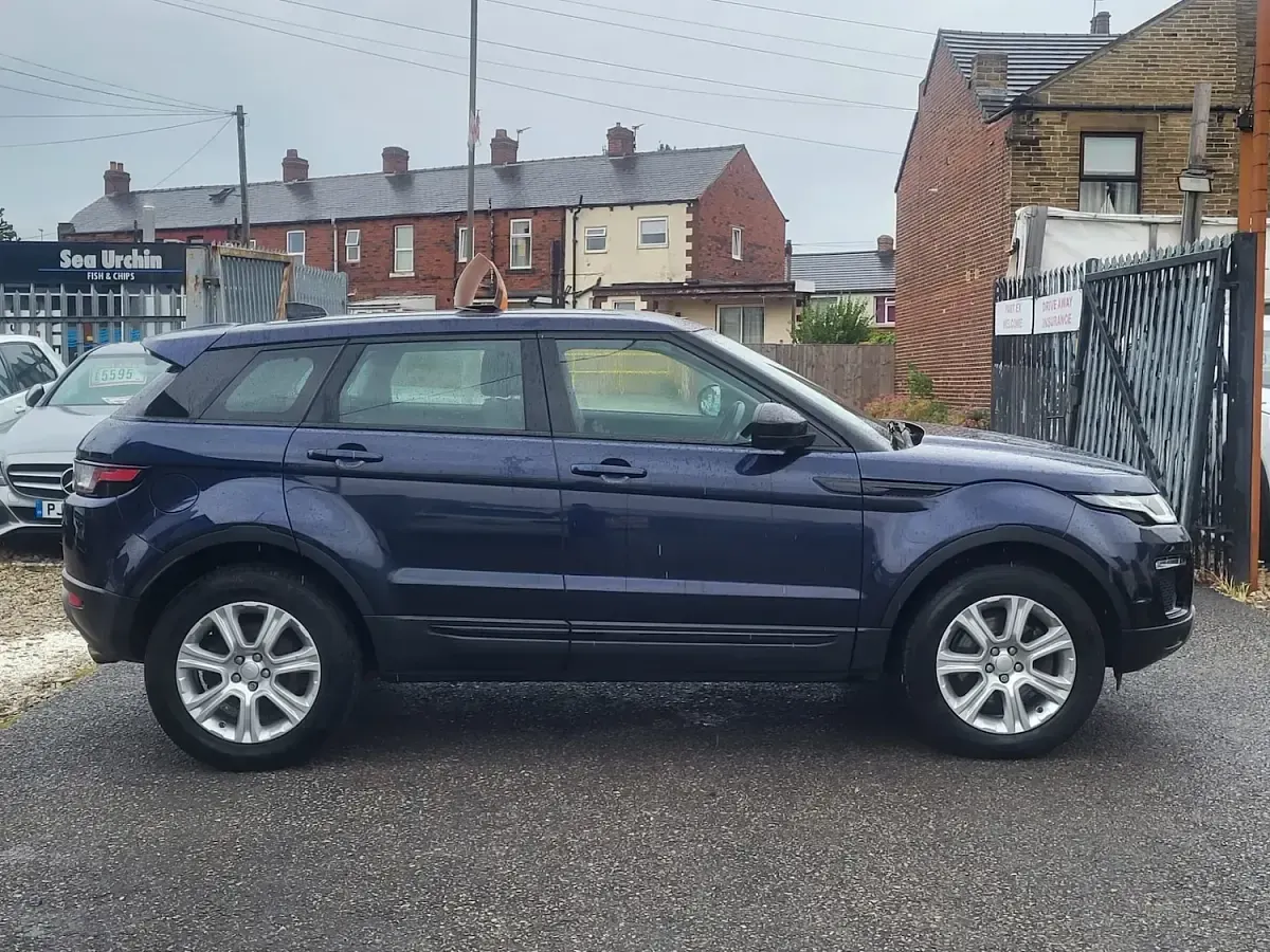 Used Land Rover Range Rover evoque SE 2018 Blue Estate