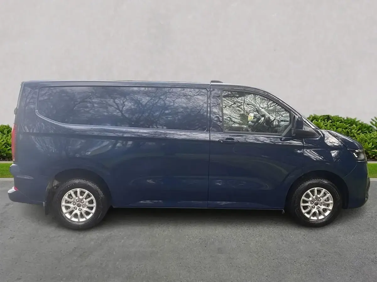 Nouă VW Transporter Pro 100 kW (136 CP) 2025 Albastru Van