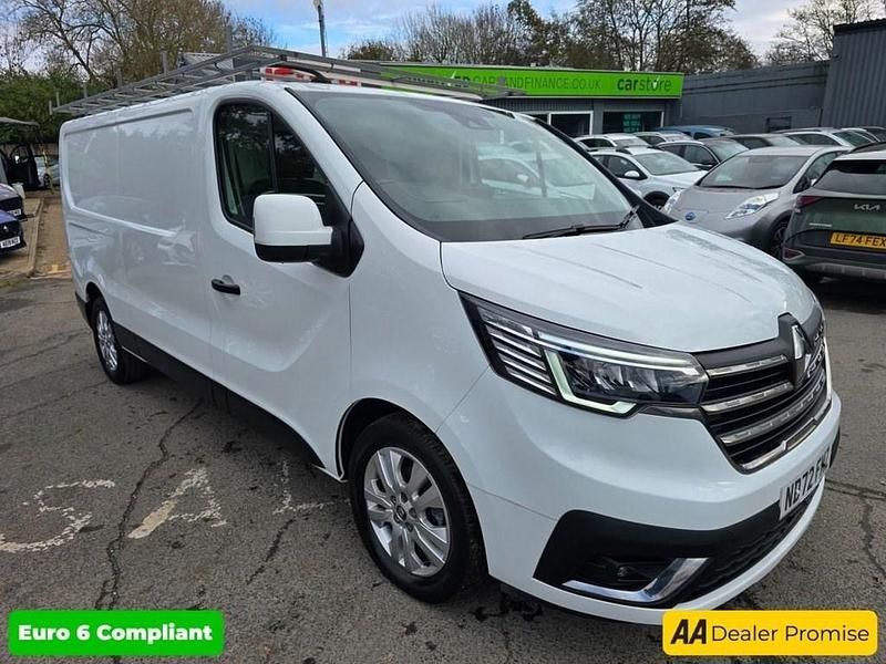 Begagnad Renault Trafic 148 HK (108 kW) 2022 Vit Minibuss
