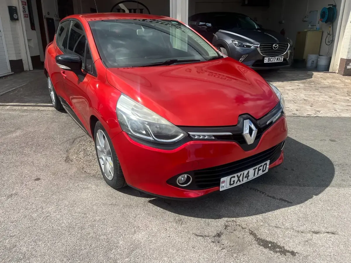 Used Renault Clio Dynamique 75 HP (55 kW) 2014 Red Hatchback