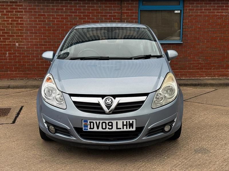 Used Vauxhall Corsa Design Edition 89 HP (65 kW) 2009 Blue Hatchback