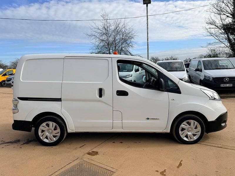 Used Nissan e-NV200 Acenta 80 kW (109 HP) 2017 White MPV