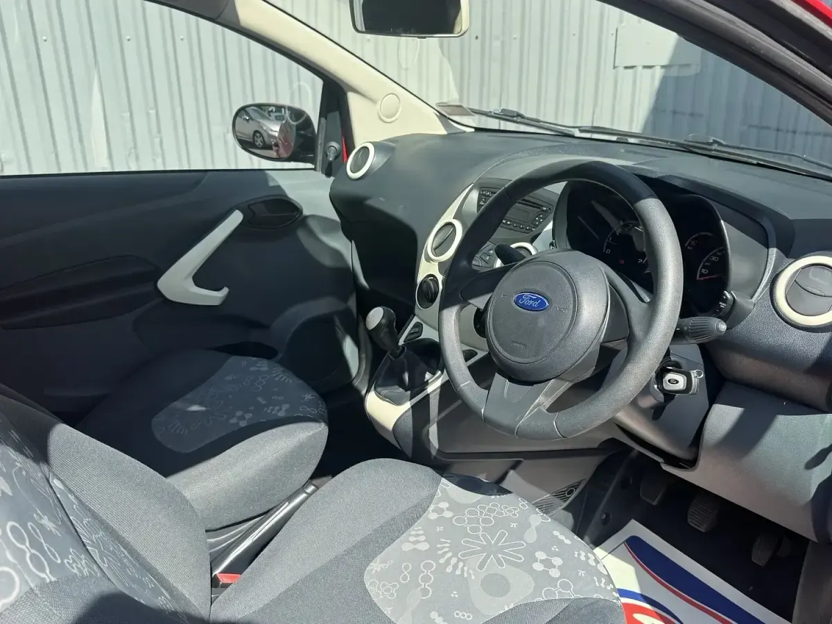 Used Ford Ka S 69 HP (50 kW) 2013 Red Hatchback
