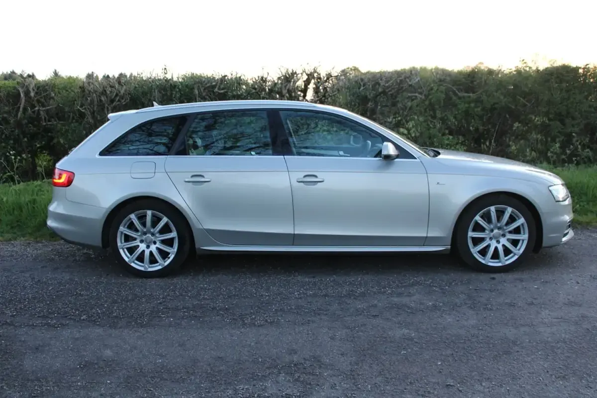 Usado Audi A4 S-Line 190 CV (139 kW) 2015 Plateado Familiar
