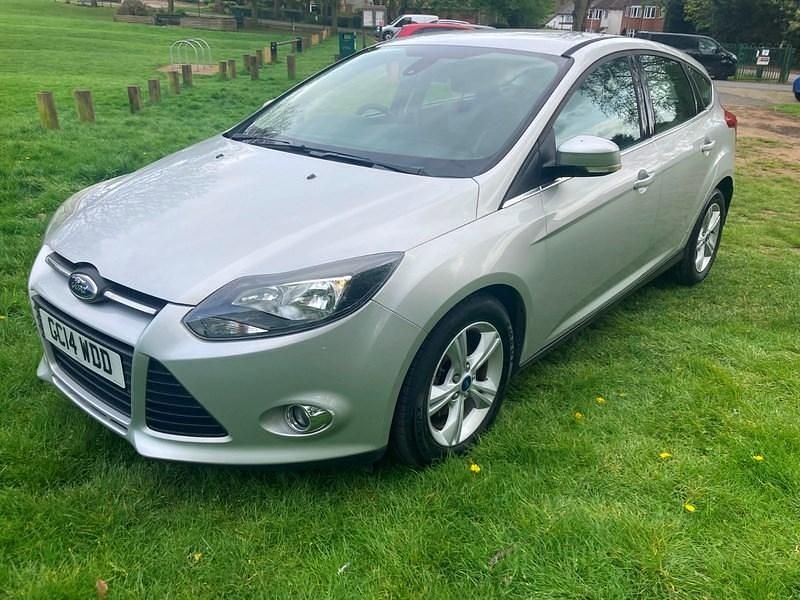 Usado Ford Focus Zetec 2014 Prateado Citadino