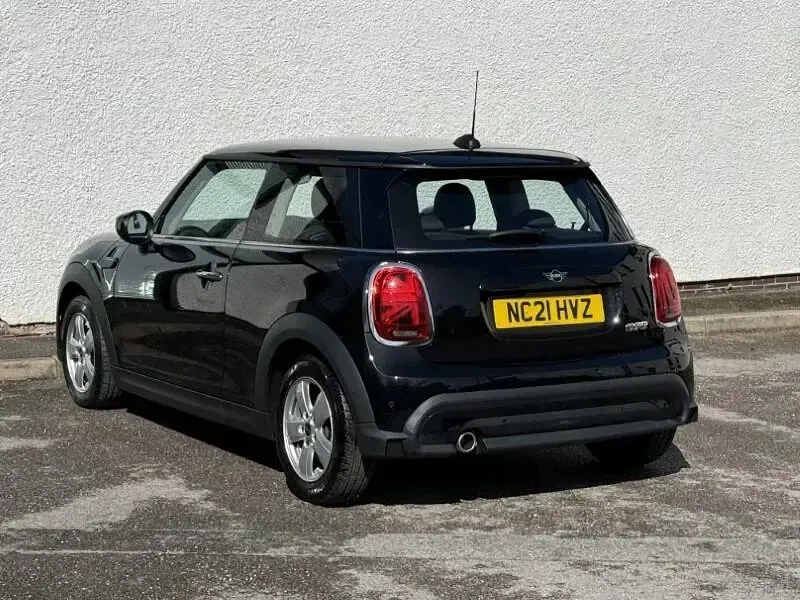 Begagnad Mini Cooper Classic 134 HK (98 kW) 2021 Svart Halvkombi