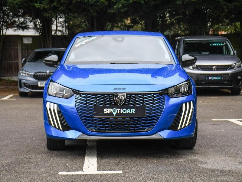 Used Peugeot 208 Allure 99 HP (72 kW) 2024 Blue Hatchback