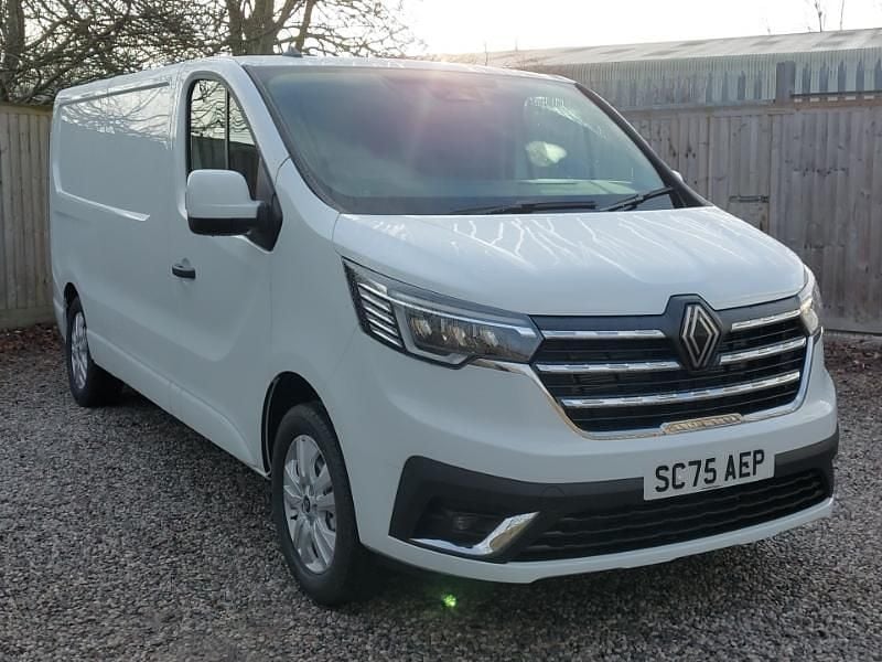New Renault Trafic 2025 Solid  glacier white MPV