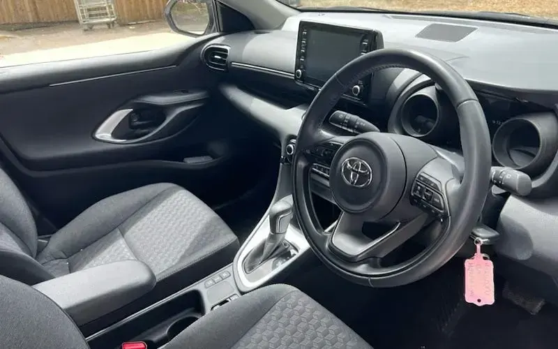 Used Toyota Yaris Design 116 HP (85 kW) 2023 White Hatchback