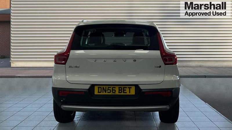 Used Volvo XC40 Momentum 190 HP (139 kW) 2018 White SUV