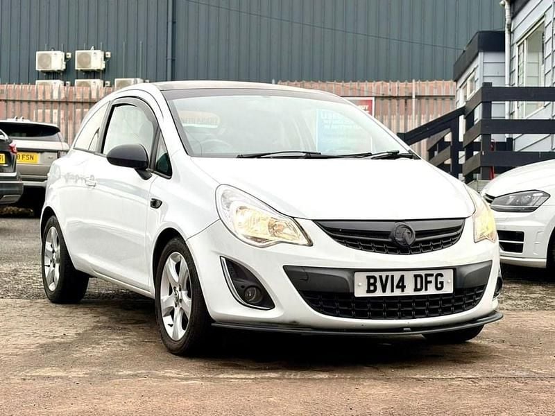 Used Vauxhall Corsa 100 HP (73 kW) 2014 White Hatchback