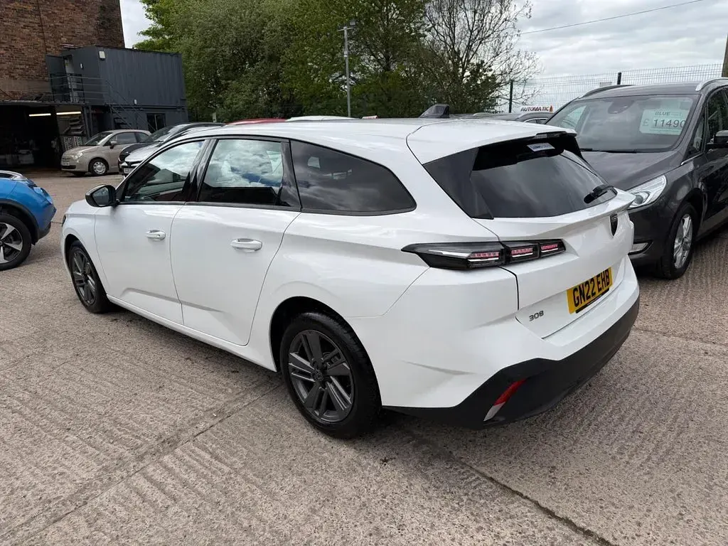 Used Peugeot 308 Active Premium 130 HP (95 kW) 2022 White Estate