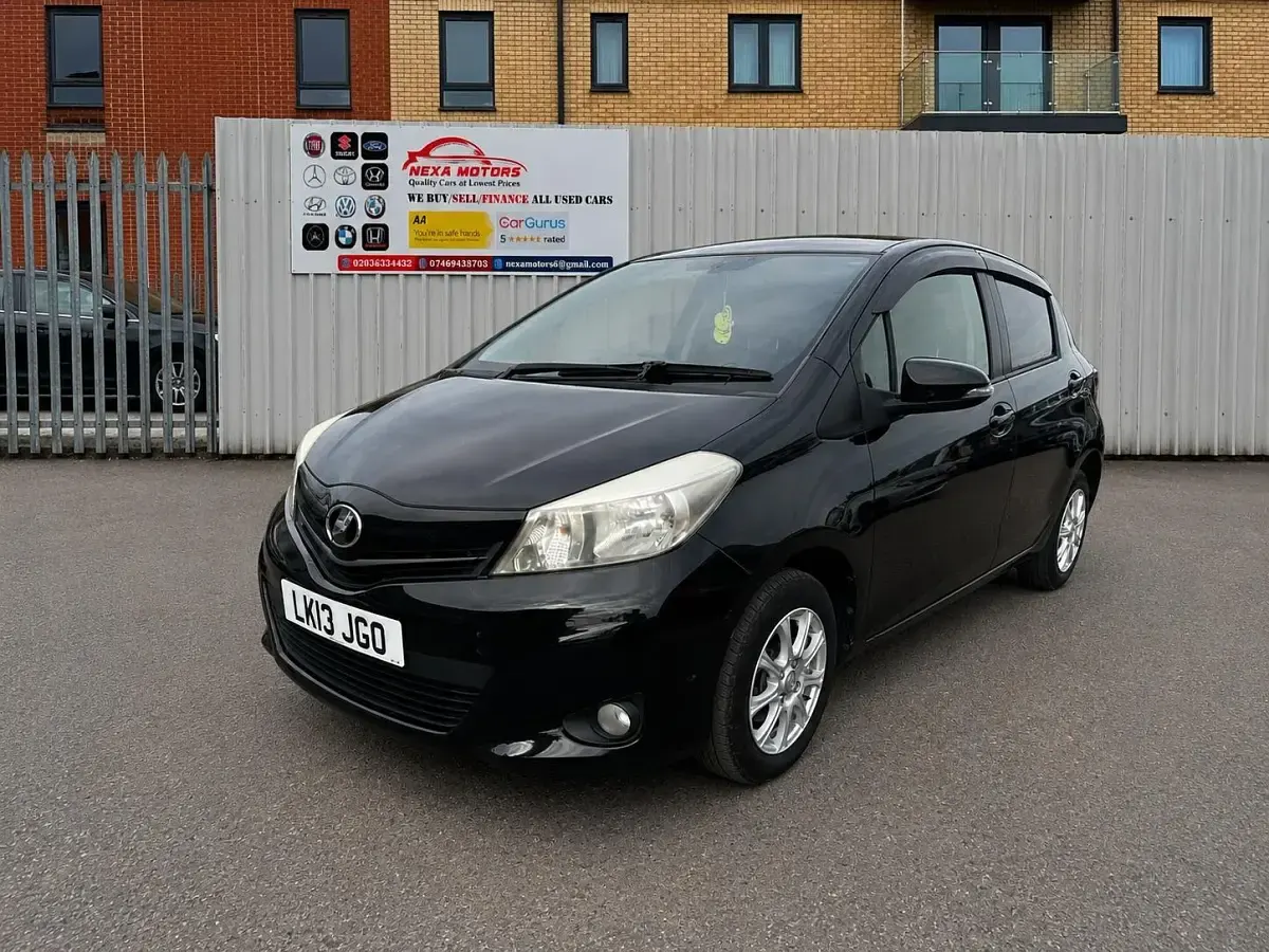 Used Toyota Yaris 2013 Black Hatchback