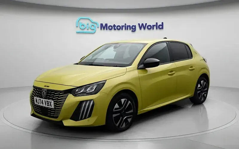 Used Peugeot 208 Allure 101 HP (74 kW) 2024 Yellow Hatchback