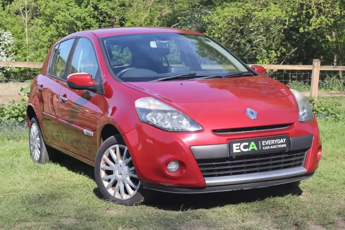 Used Renault Clio II 86 HP (63 kW) 2009 Red Hatchback