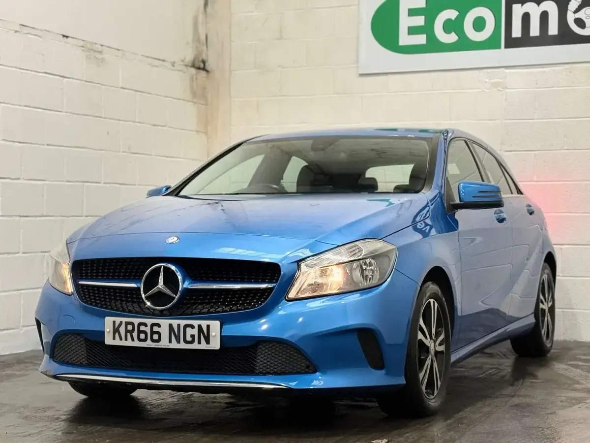 Used Mercedes A180 SE 122 HP (89 kW) 2016 Blue Hatchback