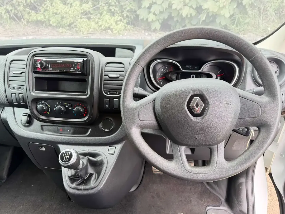 Used Renault Trafic Business 2021 White MPV