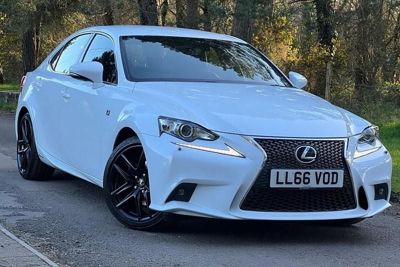 Used Lexus IS300h Sport Line 223 HP (164 kW) 2016 White Sedan