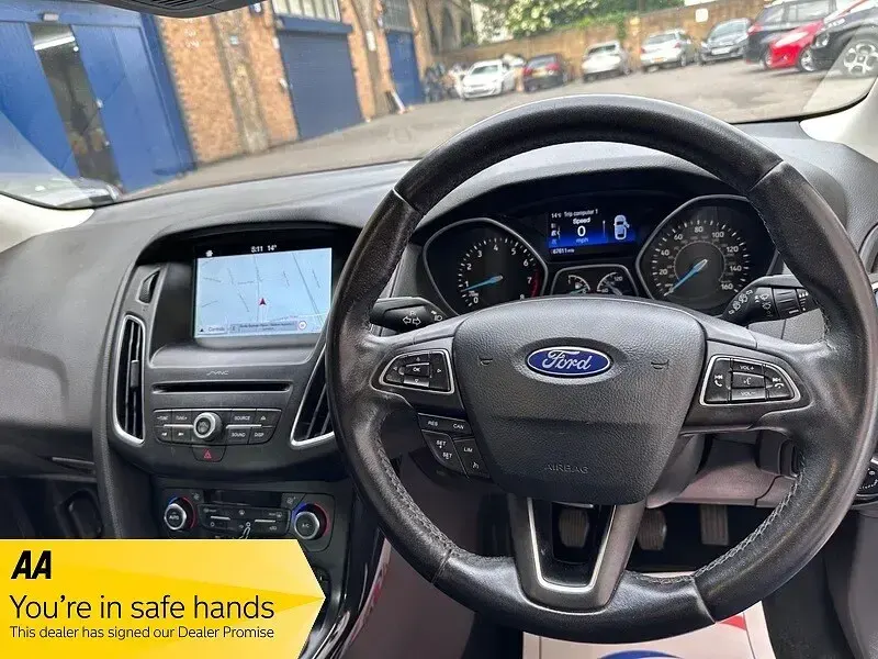 Used Ford Focus Titanium 100 HP (73 kW) 2017 Blue Hatchback