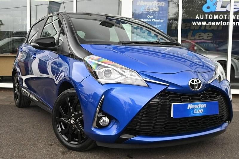 Blue/black Used 2017 Toyota Yaris Hatchback | £9,000 (Fair price) - Image 1/4