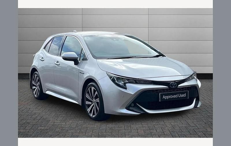 Used Toyota Corolla Design 122 HP (89 kW) 2021 Silver Hatchback