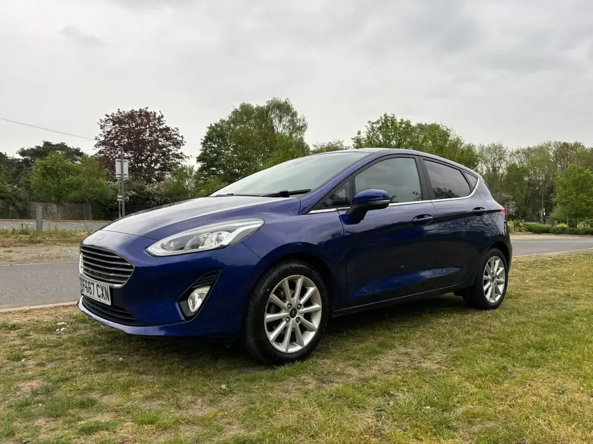 Second-hand Ford Fiesta Titanium 100 CP (73 kW) 2017 Albastru Hatchback