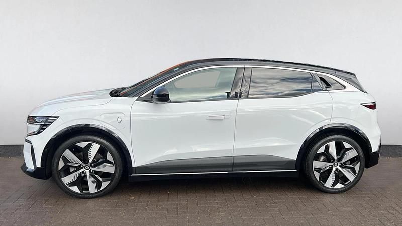 Used Renault Megane E-Tech Techno 159 kW (217 HP) 2023 White/black Hatchback