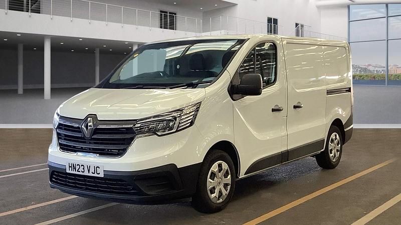 White Used 2023 Renault Trafic Business MPV | £14,495 (Good price) - Image 1/3