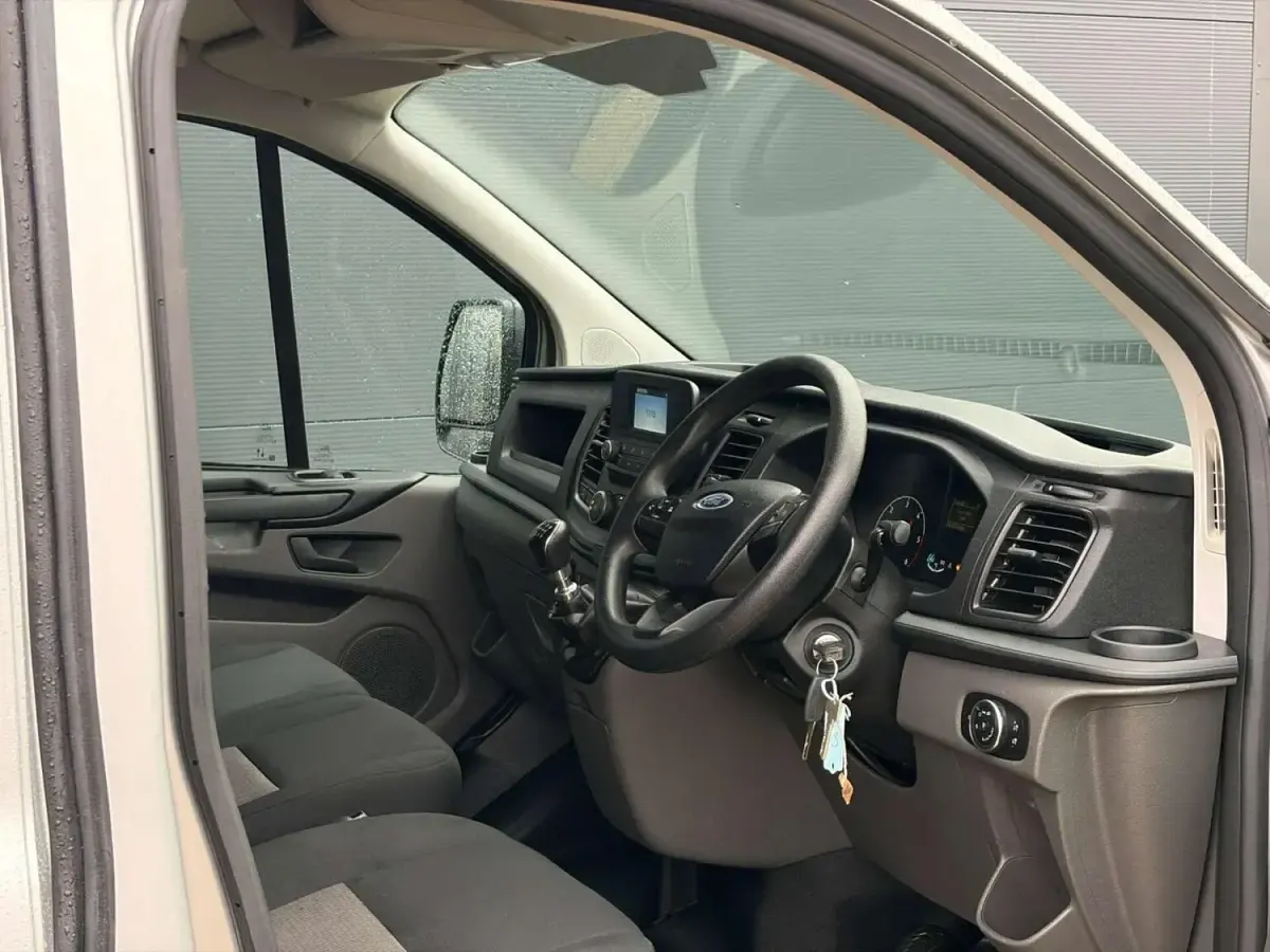 Używany Ford Transit Custom S 130 KM (95 kW) 2023 Srebrny Van