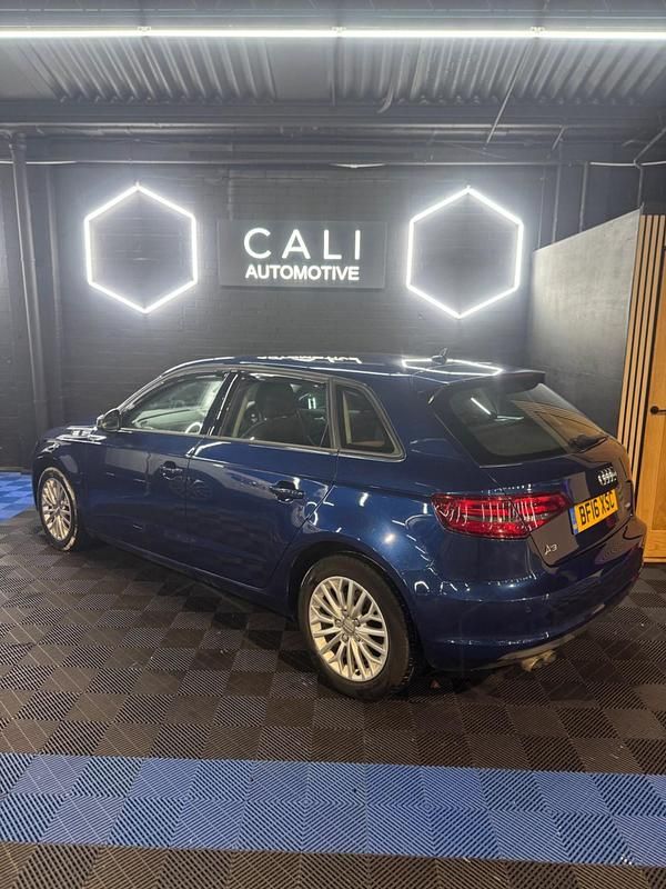 Used Audi A3 Comfort 2016 Blue Hatchback
