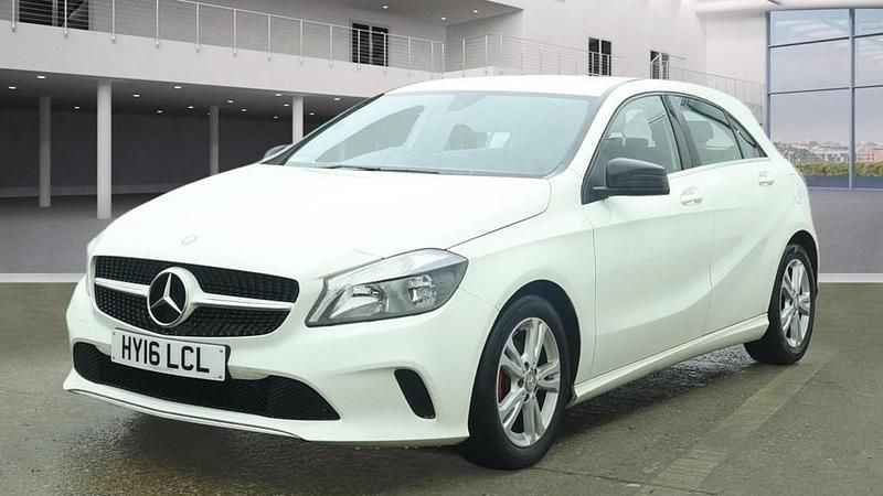 Used Mercedes A180 SE 2016 Cirrus white Hatchback