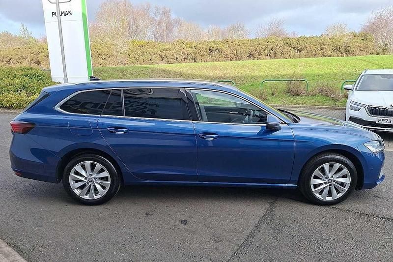Used Skoda Superb SE Technology 150 HP (110 kW) 2025 Cobalt blue metallic Estate