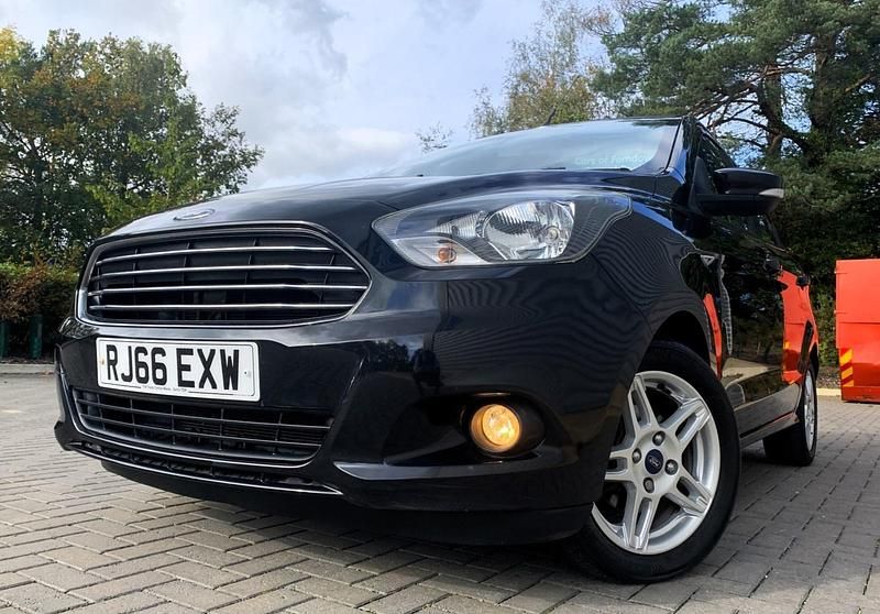Used Ford Ka Plus Zetec 70 HP (51 kW) 2016 Black Hatchback