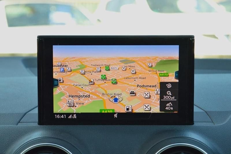 Begagnad Audi Q2 S-Line 116 HK (85 kW) 2018 Orange SUV