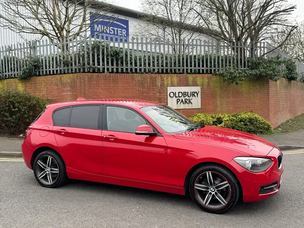 Used BMW 114 Sport Line 2014 Red Hatchback