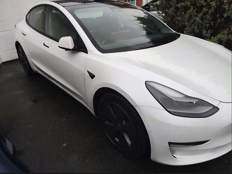 White Used 2020 Tesla Model 3 Long Range AWD Sedan | £16,990 (Fair price) - Image 1/2
