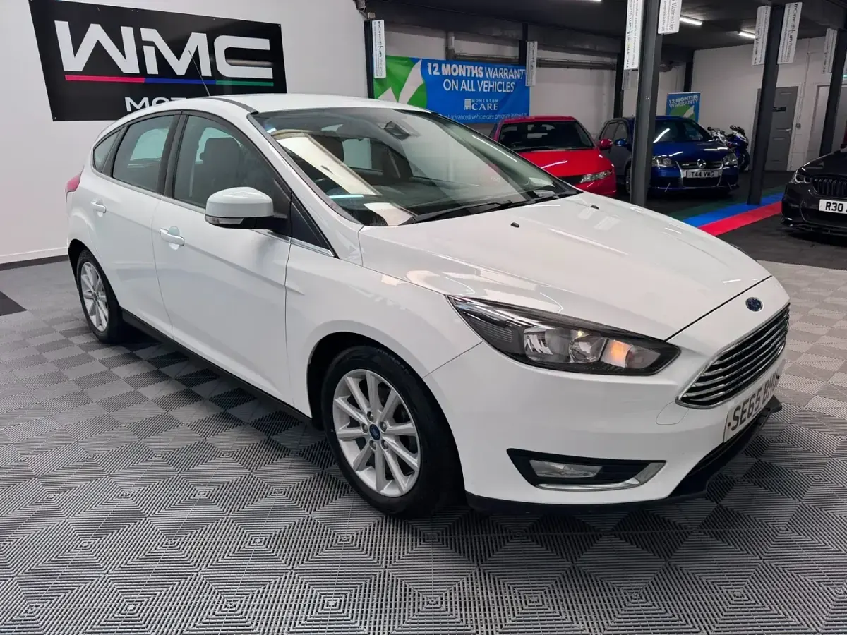 Used Ford Focus Titanium 115 HP (84 kW) 2015 White Hatchback