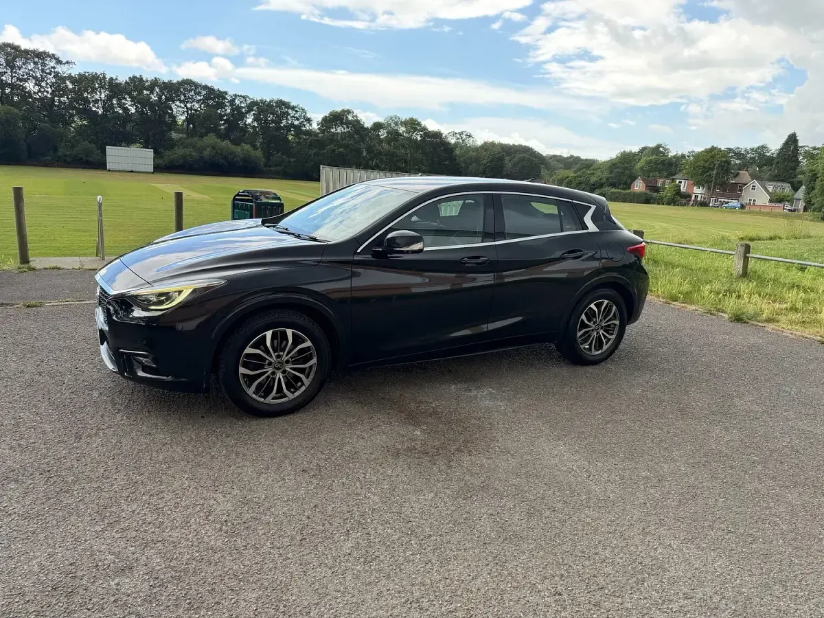 Used Infiniti Q30 109 HP (80 kW) 2017 Black Hatchback