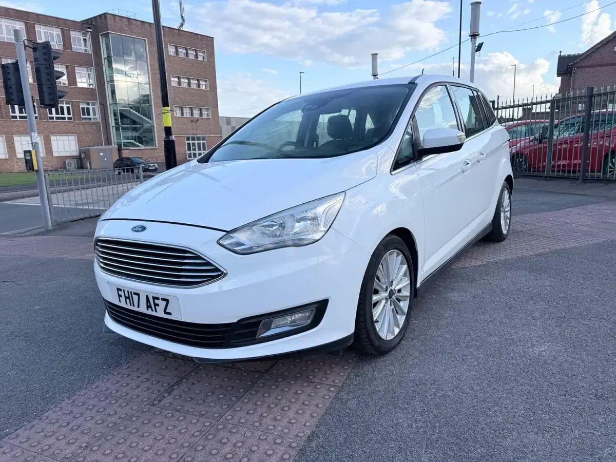 Used Ford Grand C-Max Titanium 125 HP (91 kW) 2017 White MPV