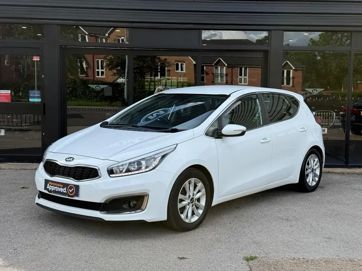 Used Kia Ceed 136 HP (100 kW) 2016 White Hatchback