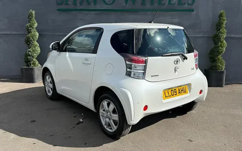 Used Toyota iQ 69 HP (50 kW) 2014 Hatchback